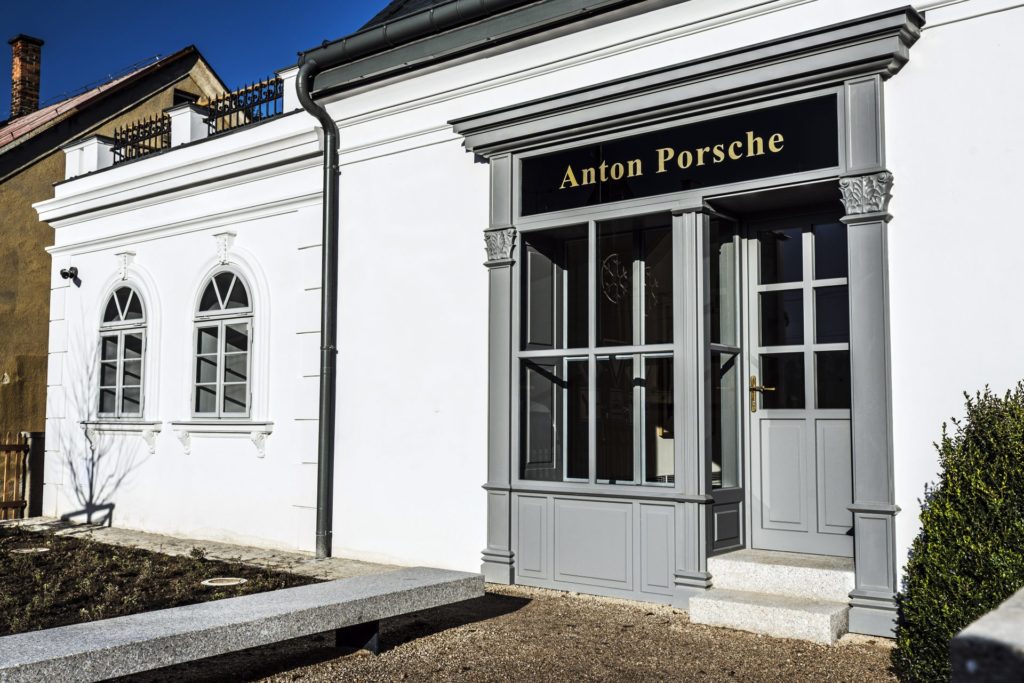 Ferdinand Porsche se narodil ve Vratislavicích nad Nisou