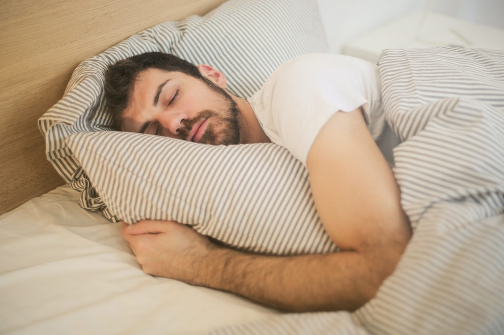 Nahota je podle odborníků během spánku nejlepší