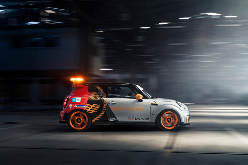 Elektrický safety car Mini