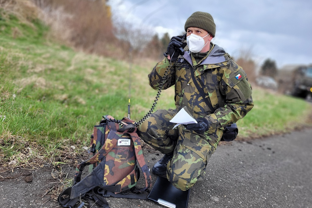 Chemický instruktor přijímá CBRN zprávu