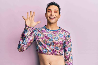 Muž v dámském prádle