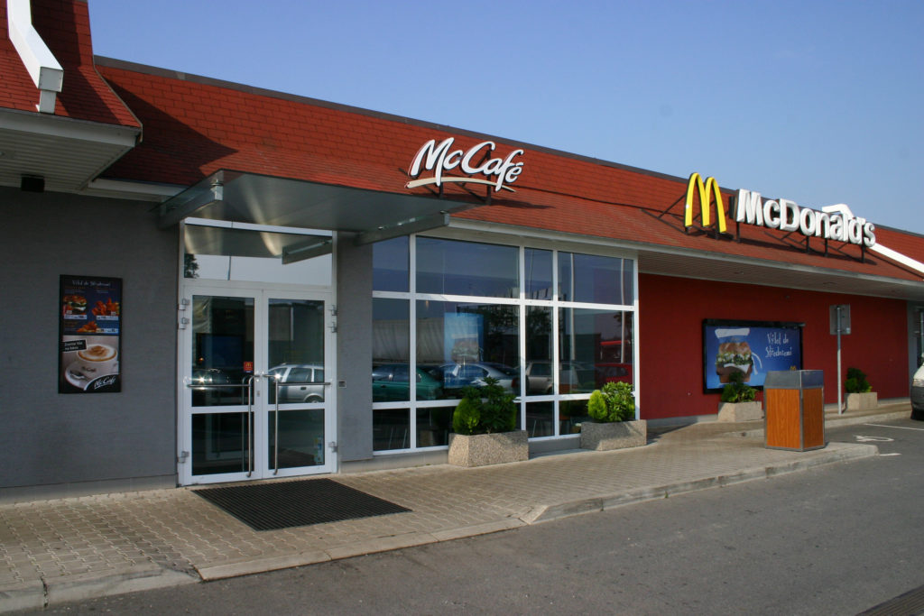 První McCafé bylo otevřeno v Průhonicích