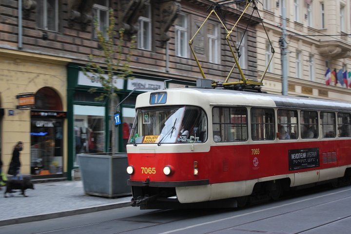 Někteří vymění auto za MHD