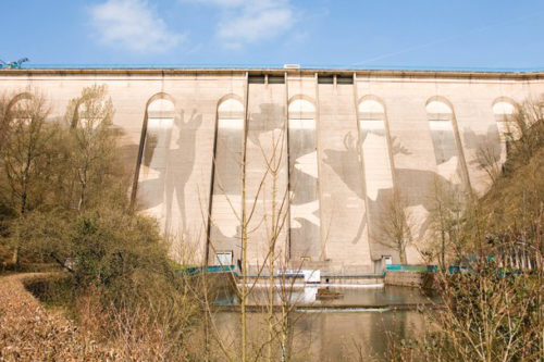 Reverzní graffiti na přehradě