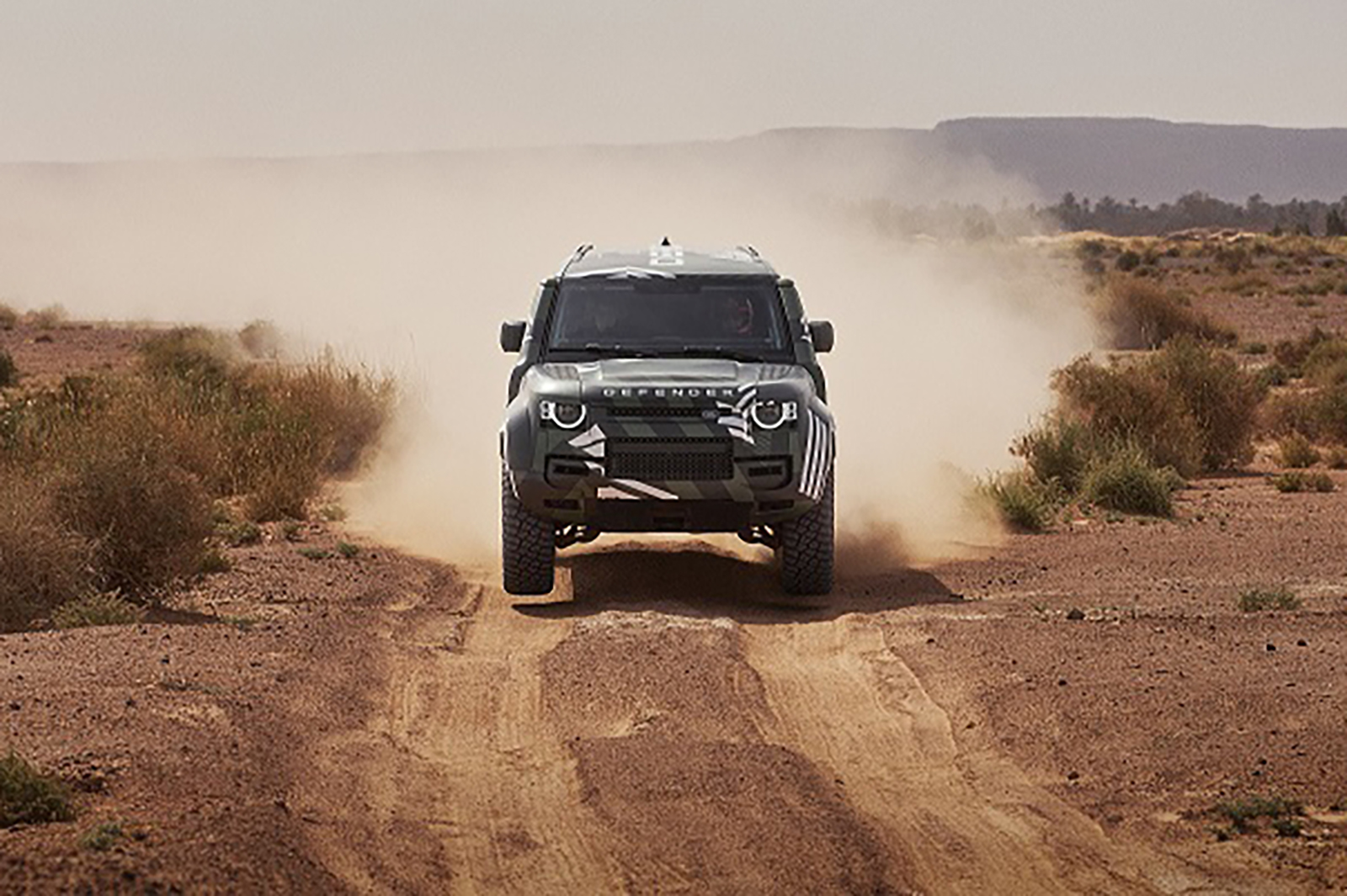 Defender R Car Land Rover dokončil testování prototypu Defender Dakar D7X-R