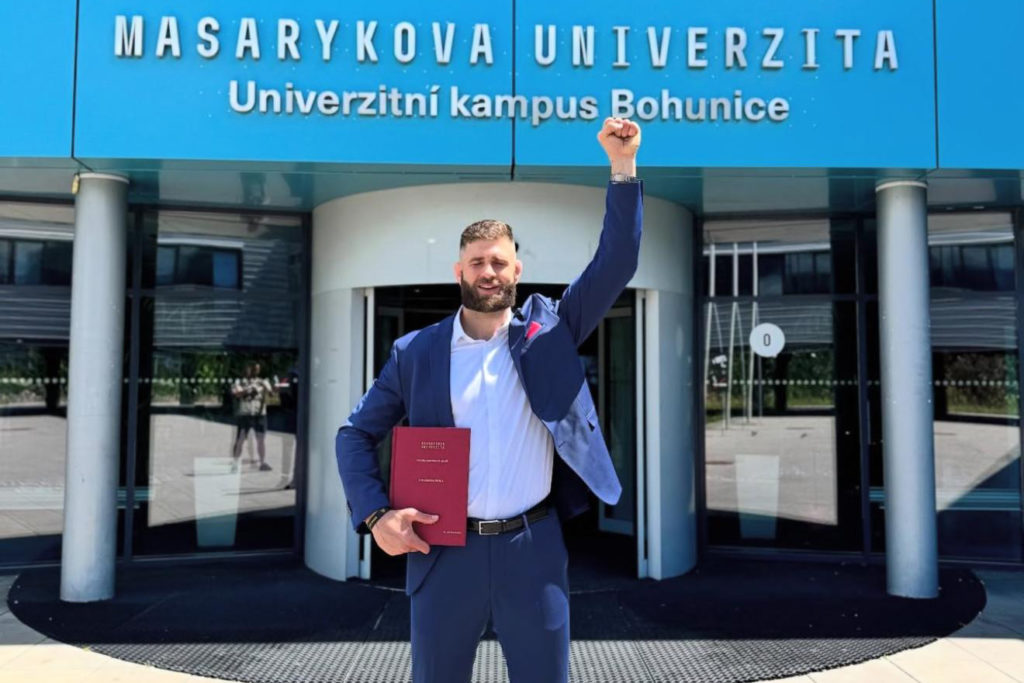 Zápasník Jiří Procházka má magisterský titul