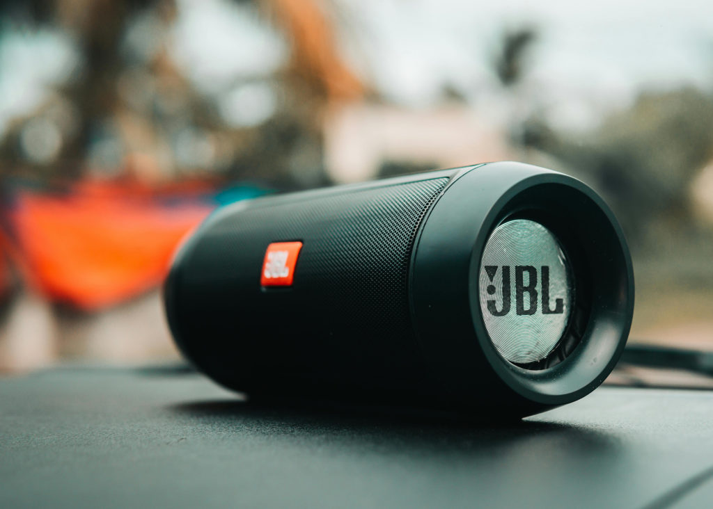 Přenosný reproduktor JBL