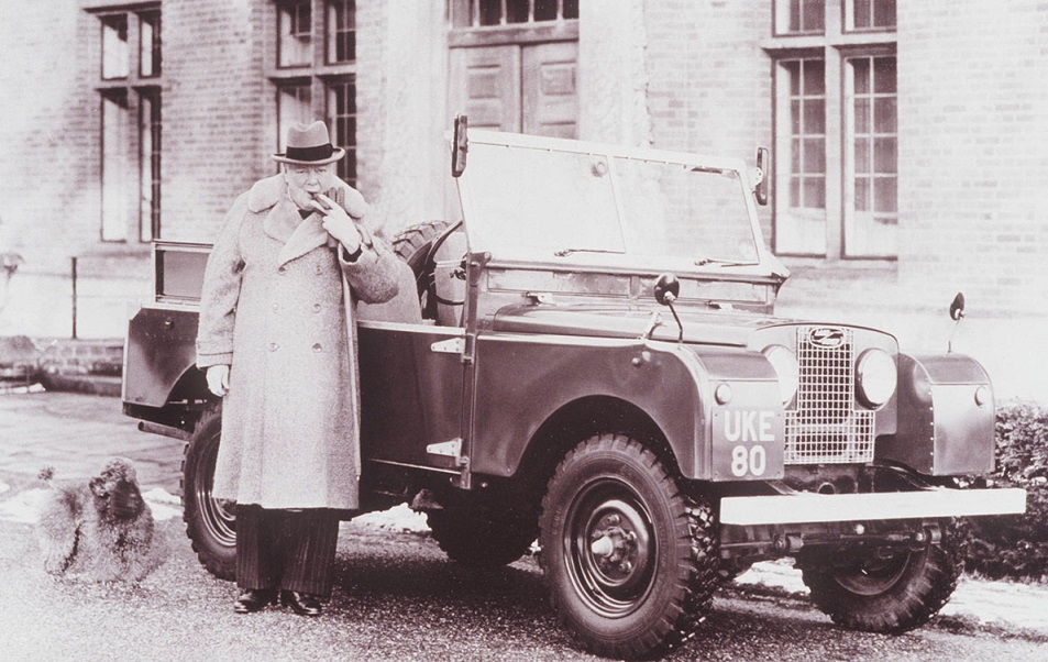 Winston Churchill se svým původním Defenderem