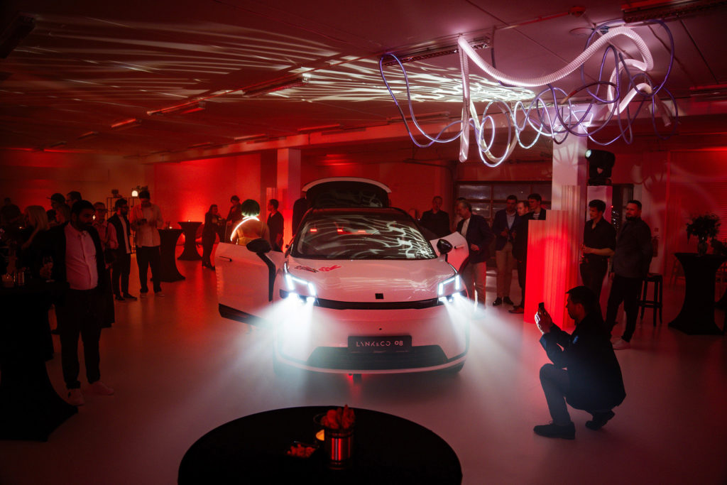 Slavnostní otevíračka nového showroomu Lynk & Co