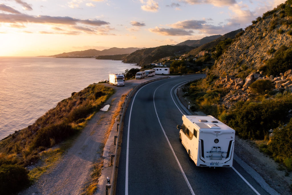 Obytný vůz na cestách